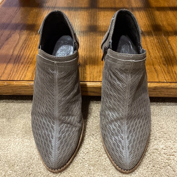 Vince Camuto Cool Suede Leather Side Zip Ankle Bootie Size Women’s 7W ! - Picture 4 of 11